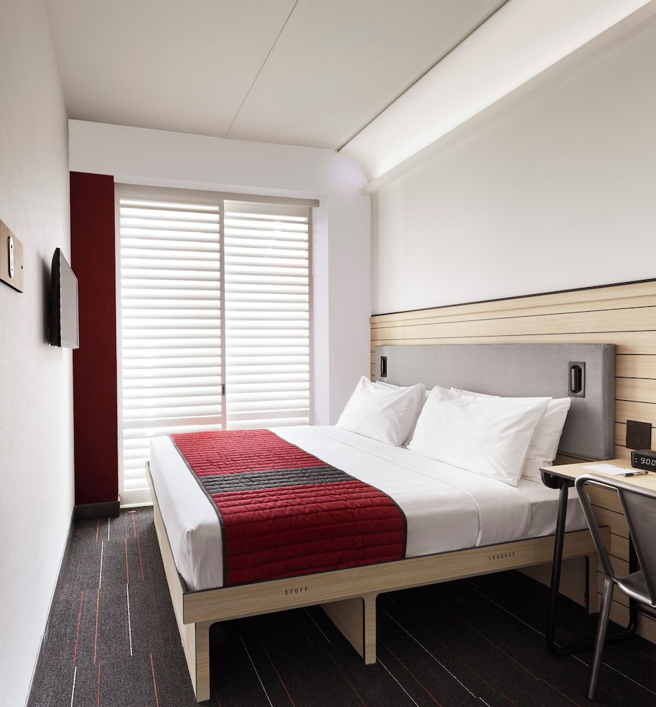Full Pod, Double Bed