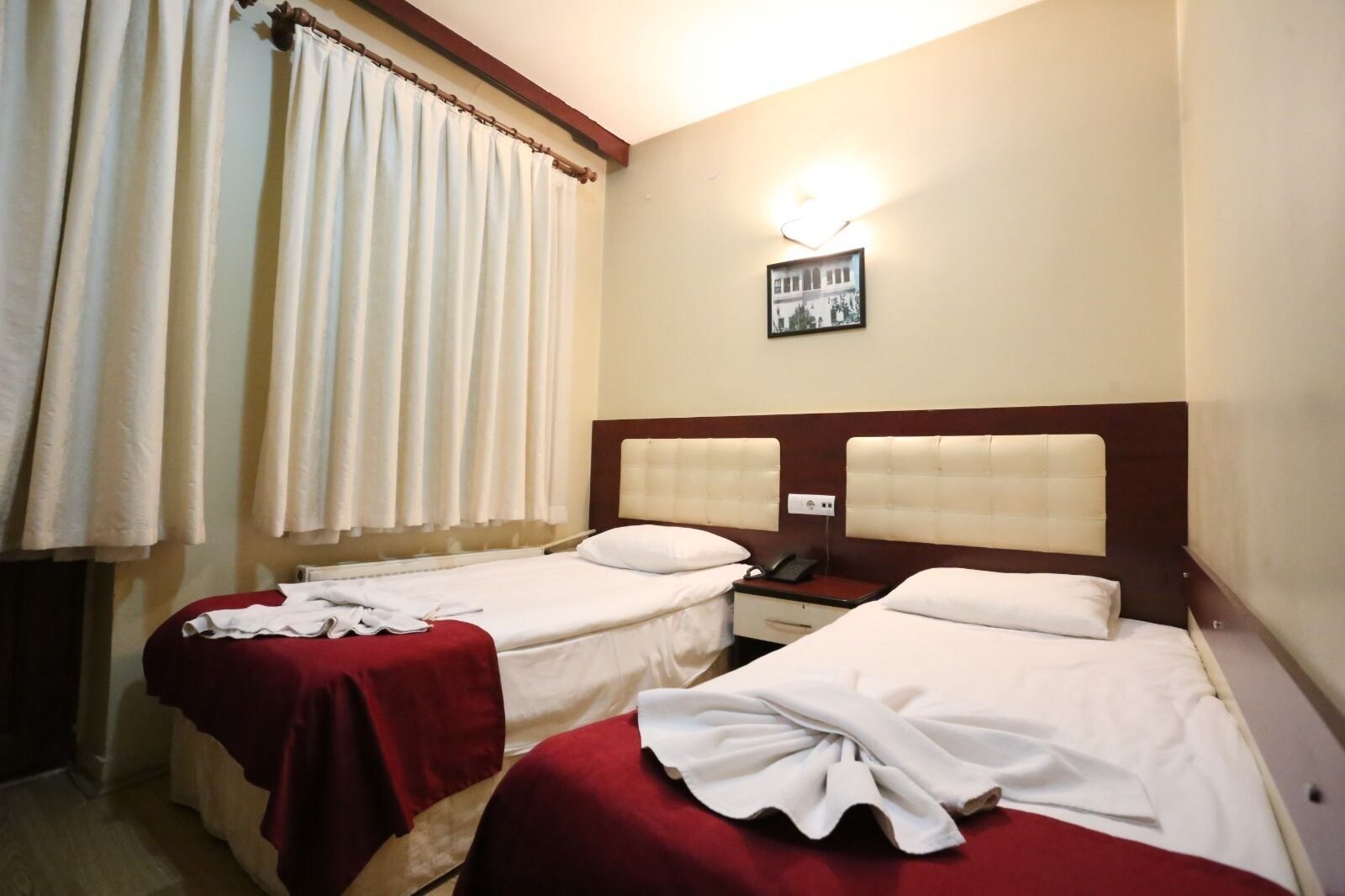 CLASSIC, TWIN BEDS