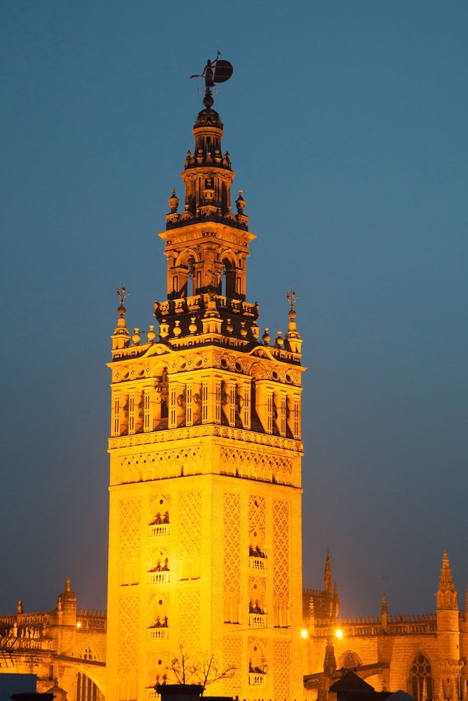 Q&Q Cathedral Suites Sevilla 7/50