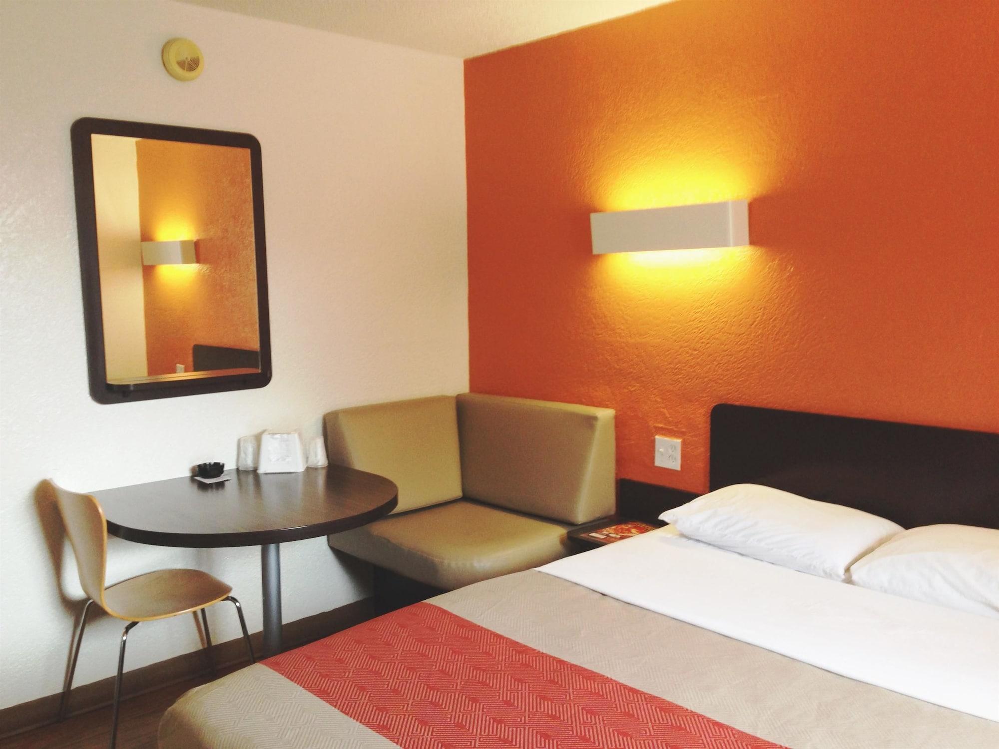 Economy Hotel Plus (ex Motel 6 Oklahoma City North Frontier City) 14/31