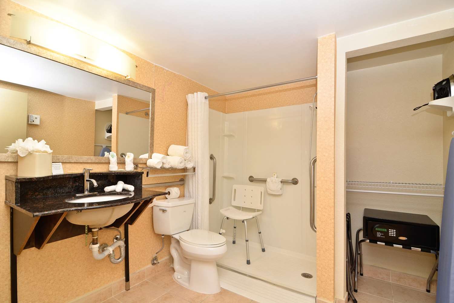 غرفة بسرير كينج لذوي الإعاقة، La Quinta Inn & Suites Washington DC-Capital/NoMA 3/3