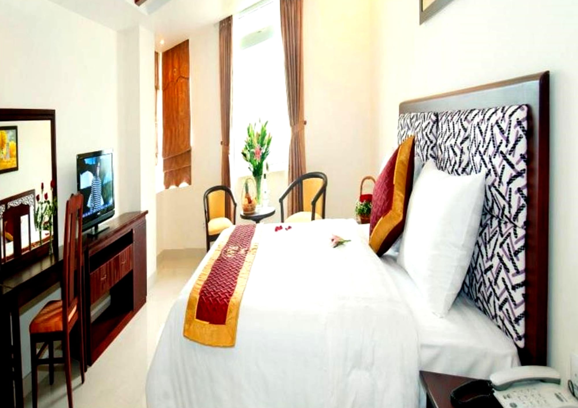 DELUXE, DOUBLE BED