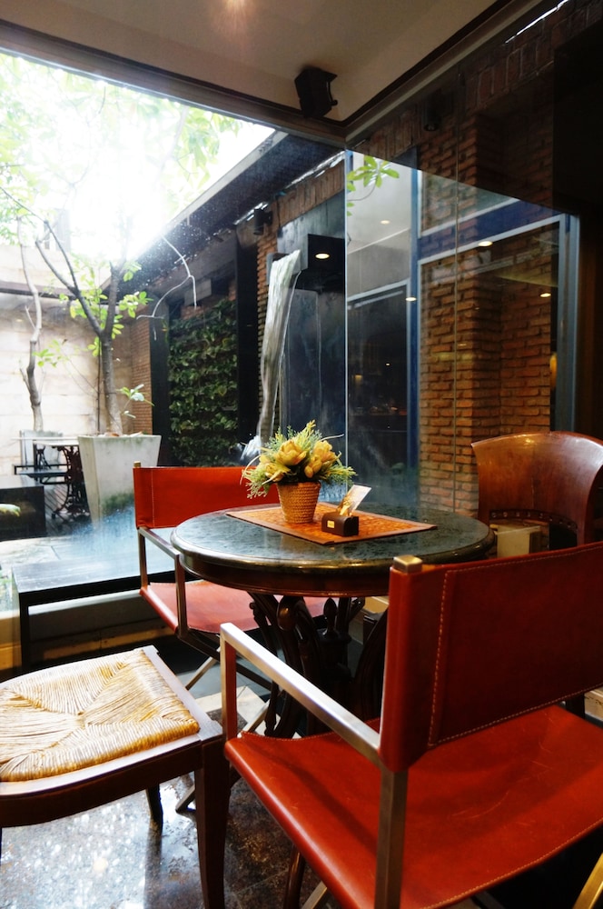 Silom Convent Garden 55/68
