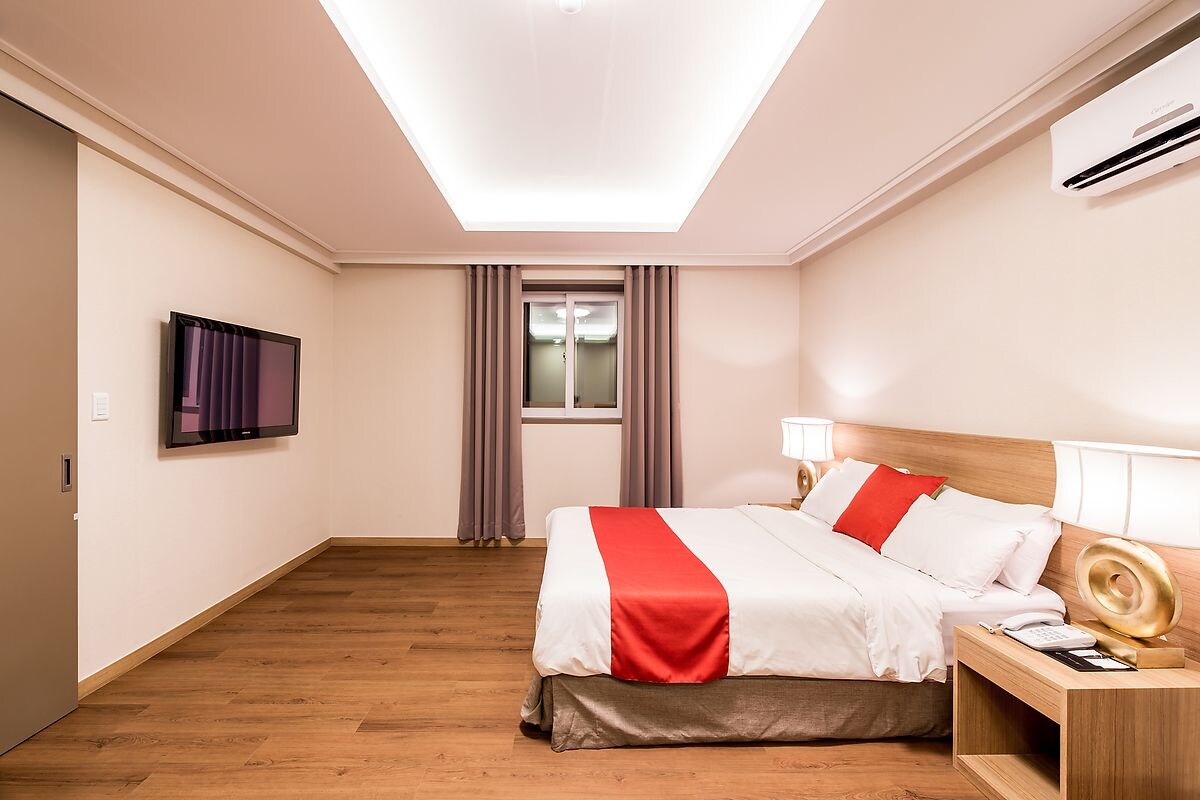 DELUXE, DOUBLE BED