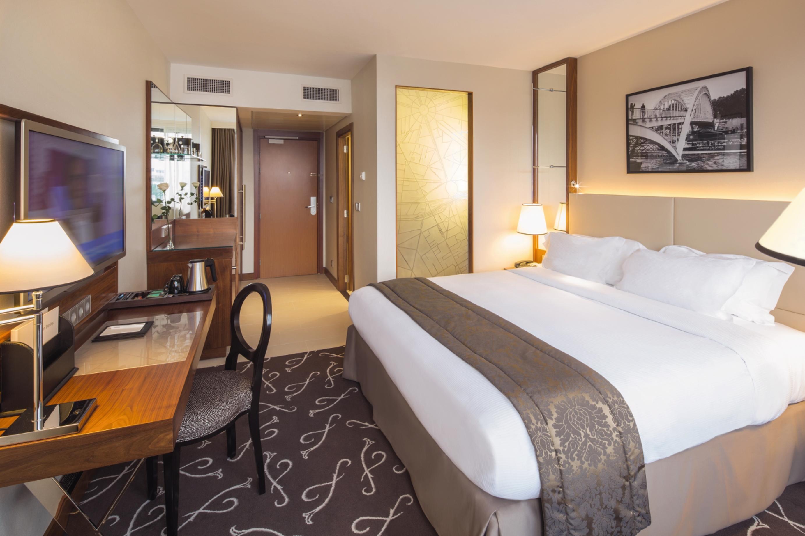 CROWNE PLAZA PARIS - NEUILLY 50/50