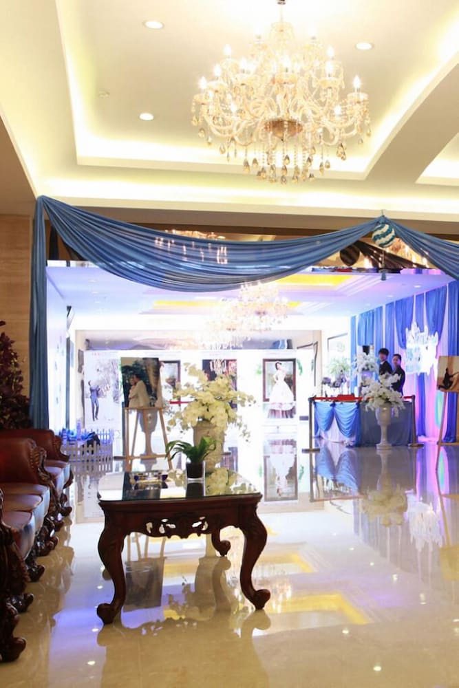 Zhenbao Holiday Hotel Nanjing Yuhua 8/12