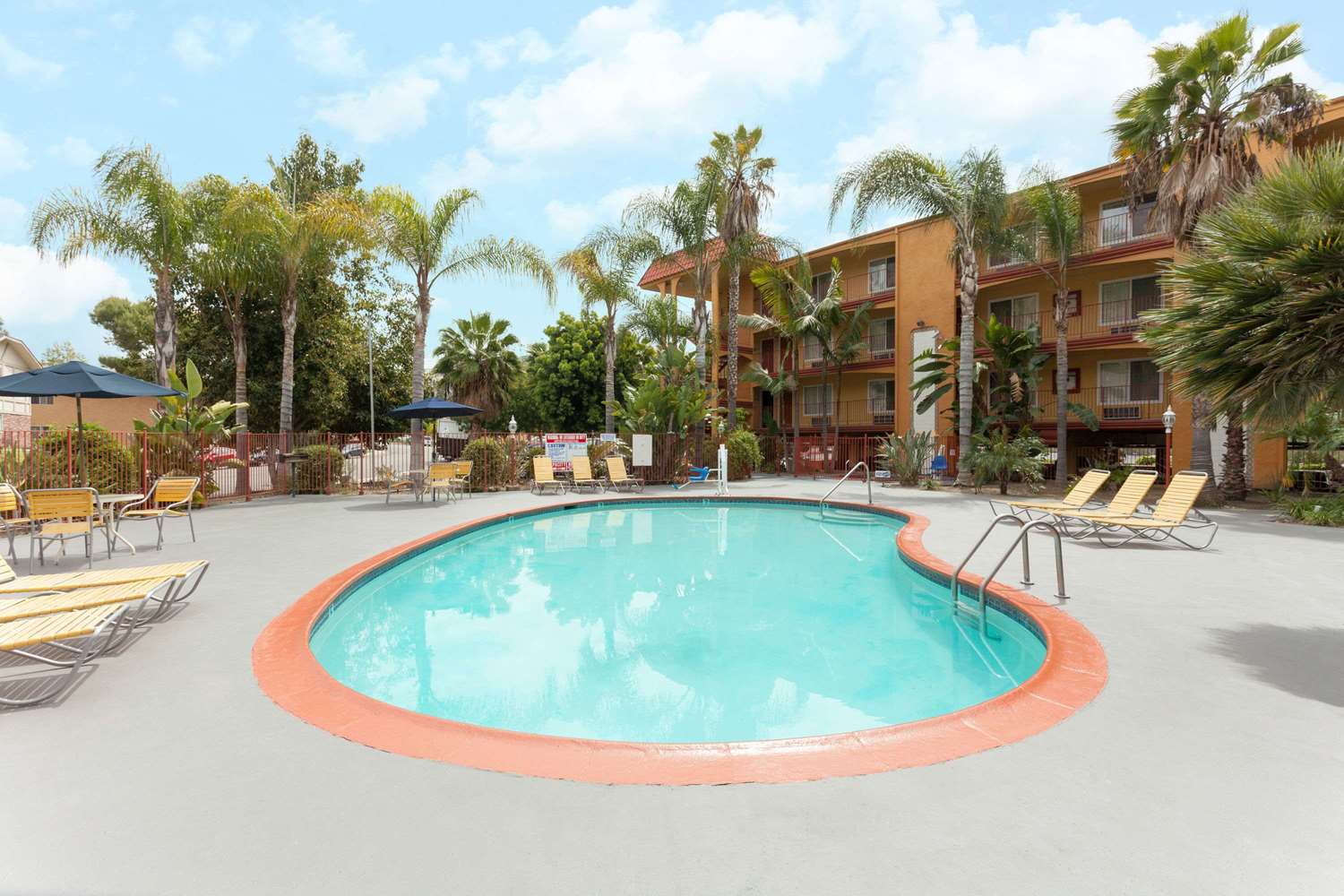 Days Inn by Wyndham Mission Valley/SDSU 18/21