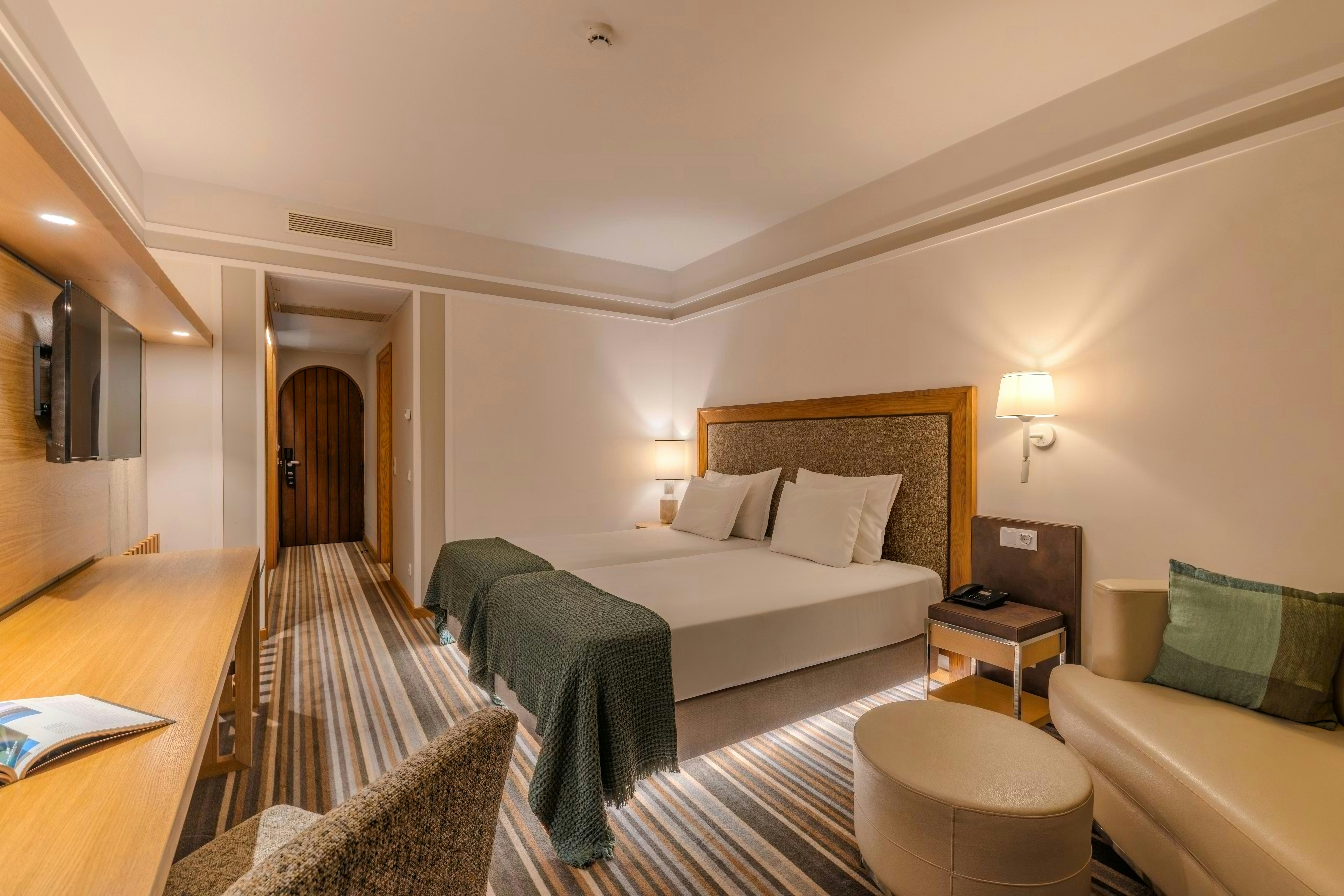 Classic, Twin Beds, City View, Pestana Carlton Madeira 2/3