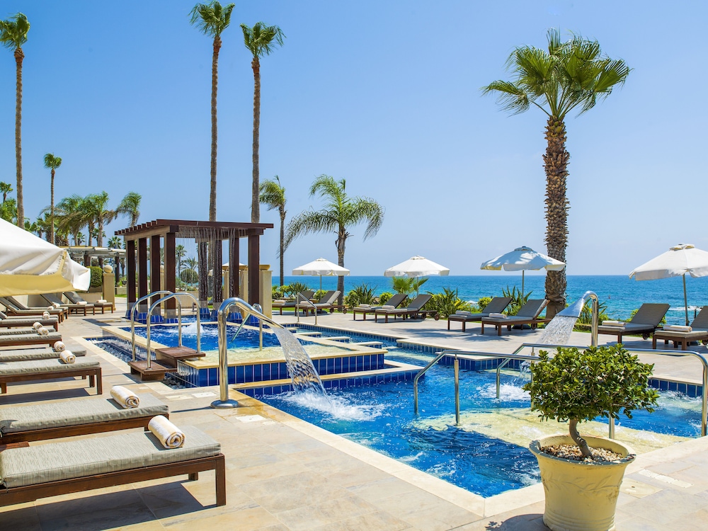 swimming pool spa