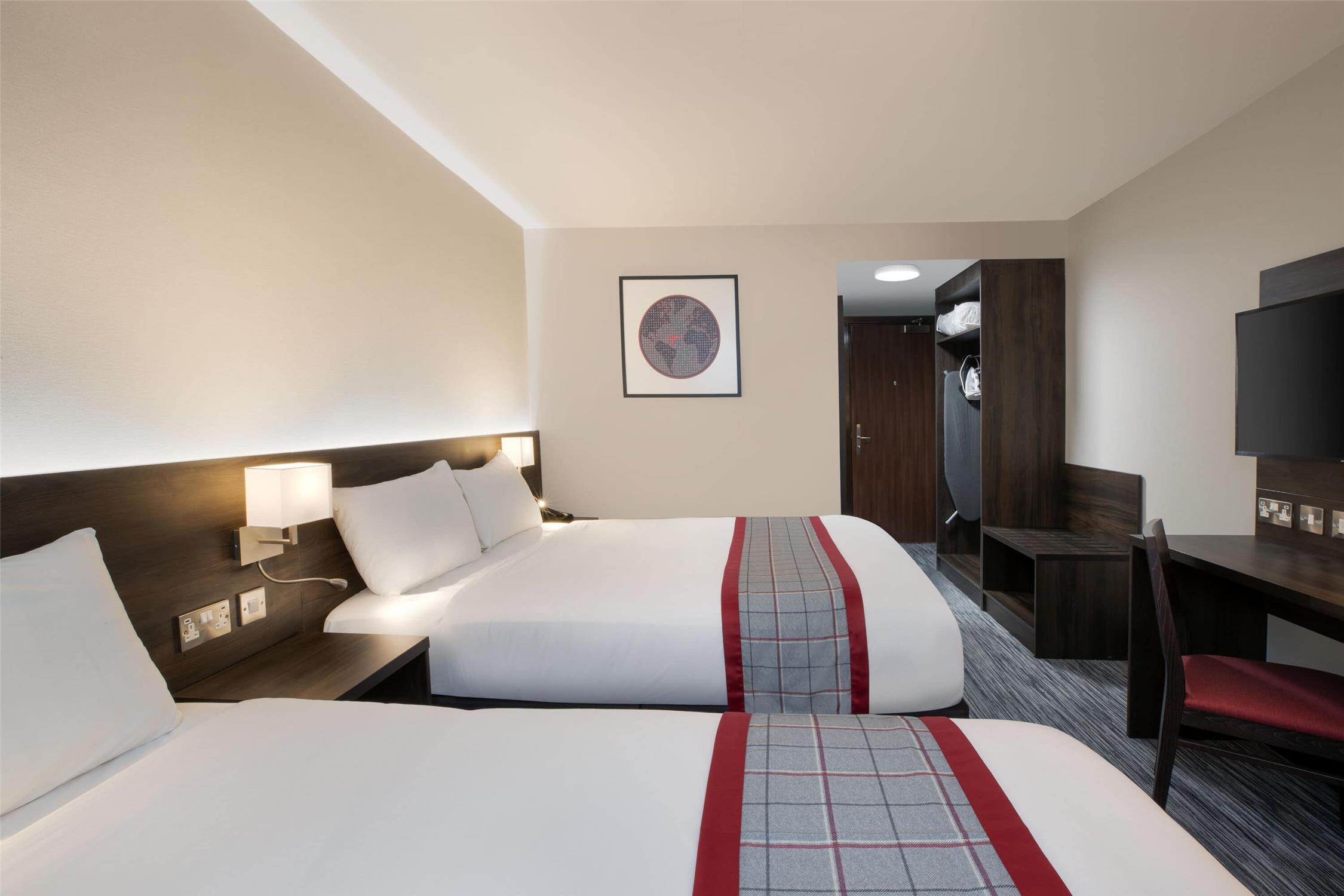 Ramada by Wyndham Leeds East 8/47