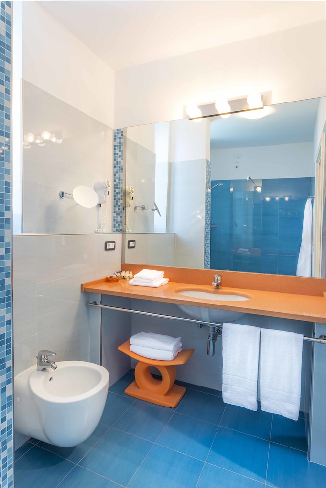 Parigi Hotel 32/38