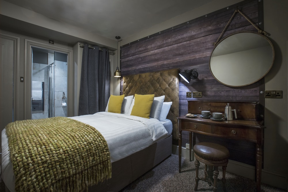 The Bath Hotel 23/61