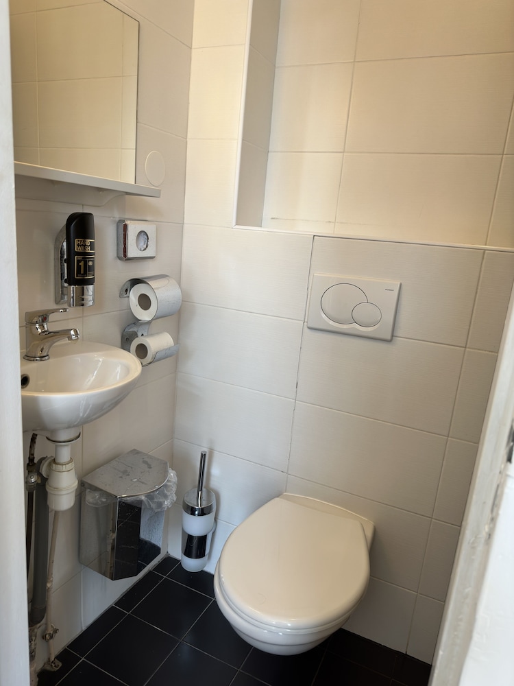 Amsterdam Inn Hotel 40/47