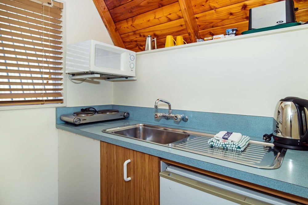Mountain Chalets Motel 26/53