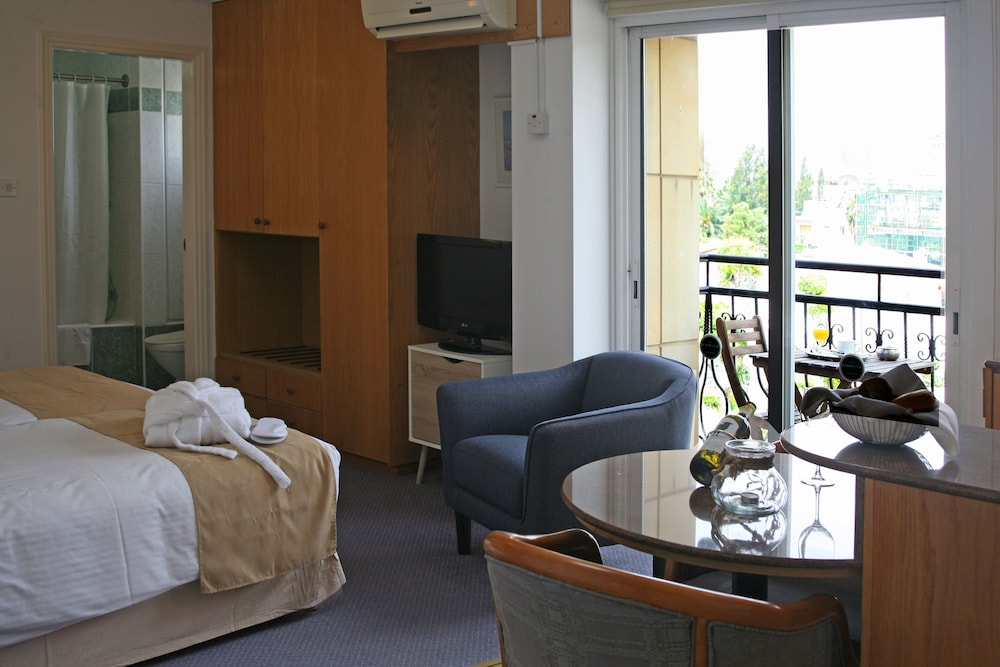 Chrielka Hotelsuites 12/43