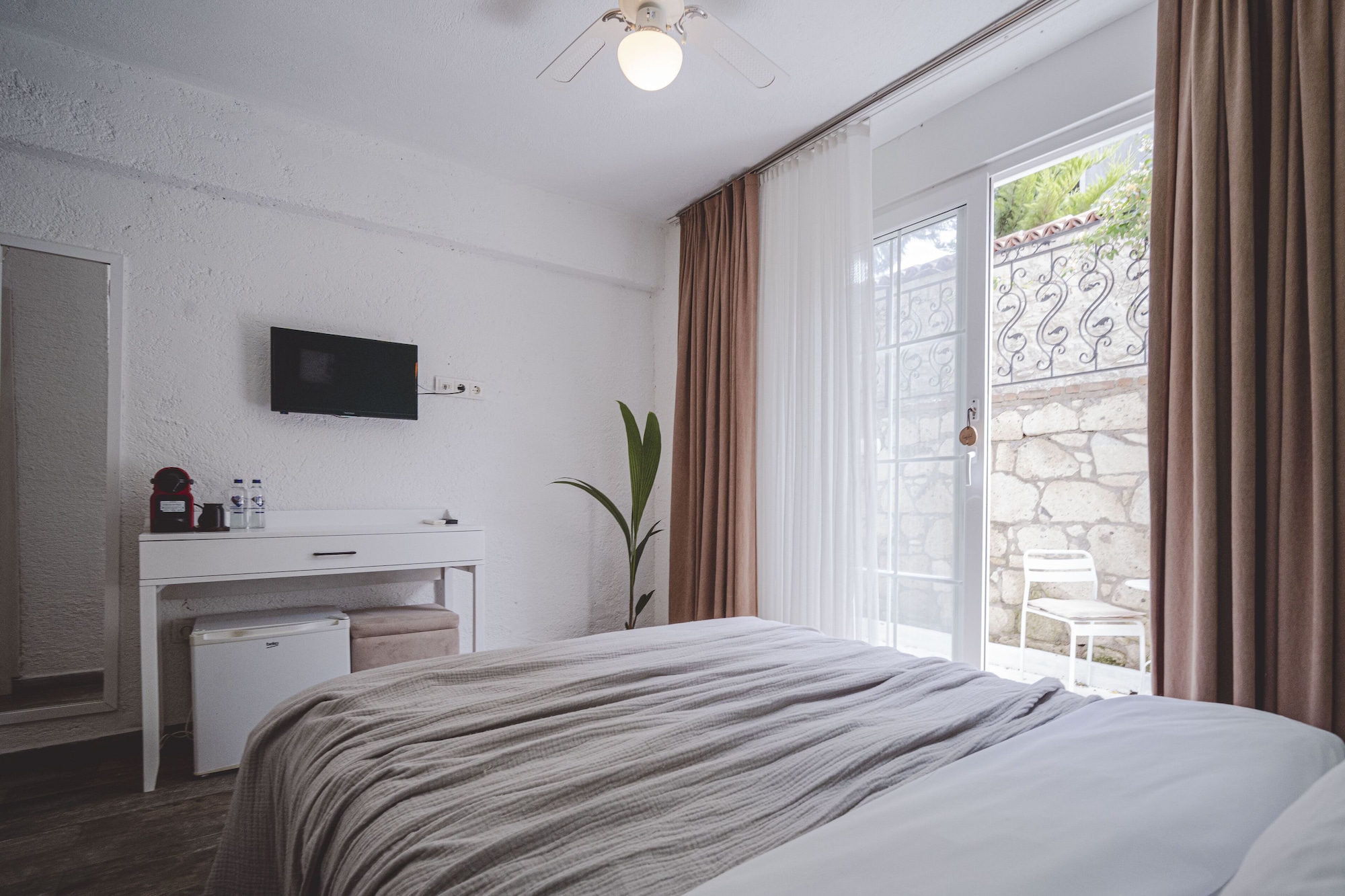 ROOM, DOUBLE BED, GARDEN FLOOR