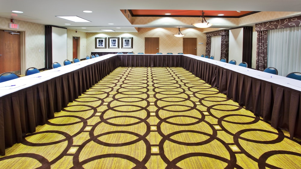 Holiday Inn Express Peachtree Corners Norcross 70/78