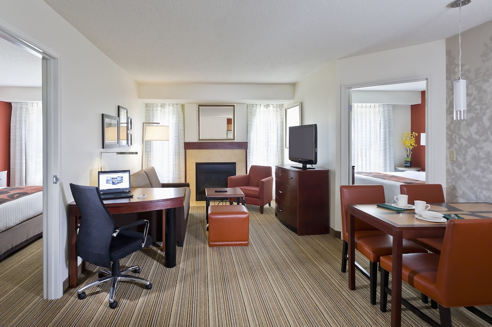 Residence Inn Houston The Woodlands / Lake Front Circle 42/50