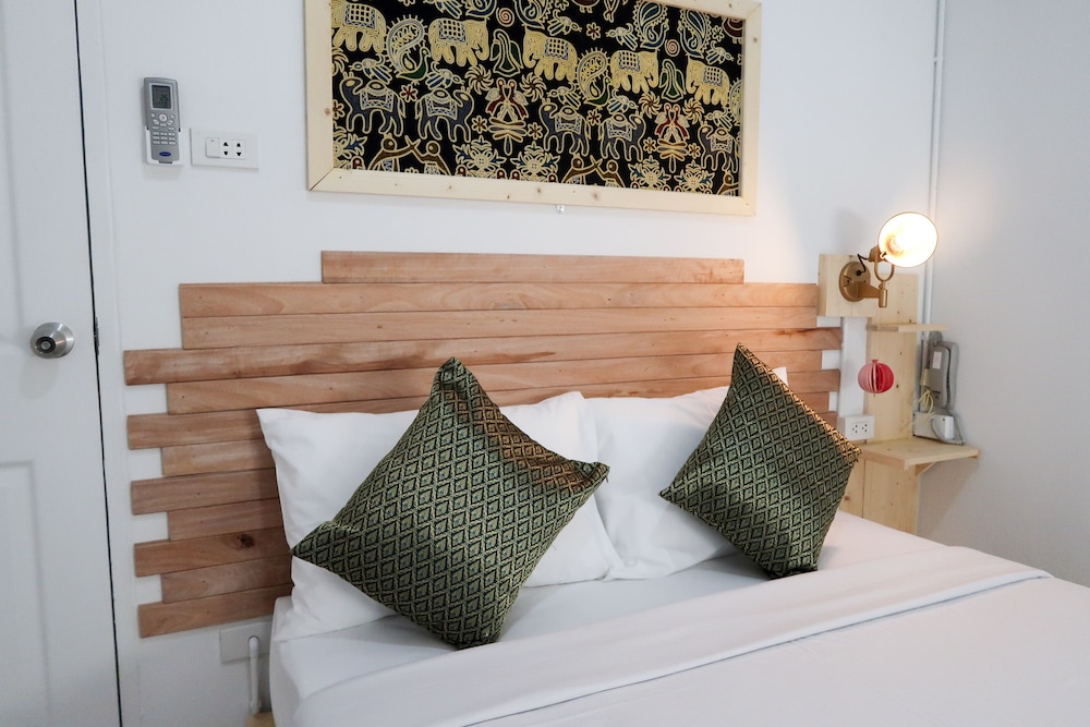 Baan Urt Suratthani Airport Hotel 52/66