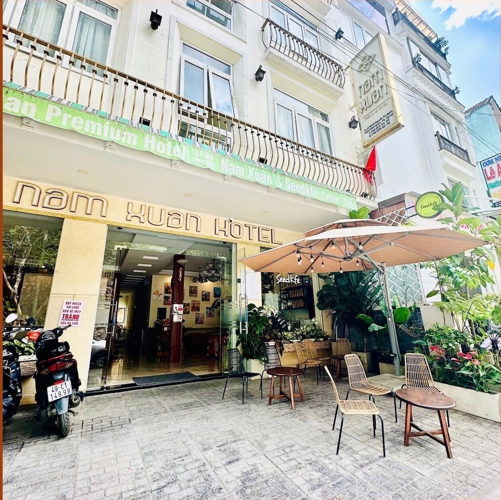 Nam Xuan Premium Hotel 64/68