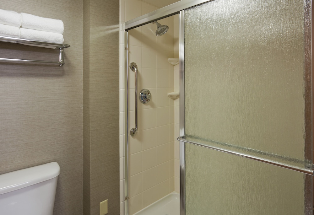 Holiday Inn Express Hotel &amp; Suites BLOOMINGTON WEST 12/52