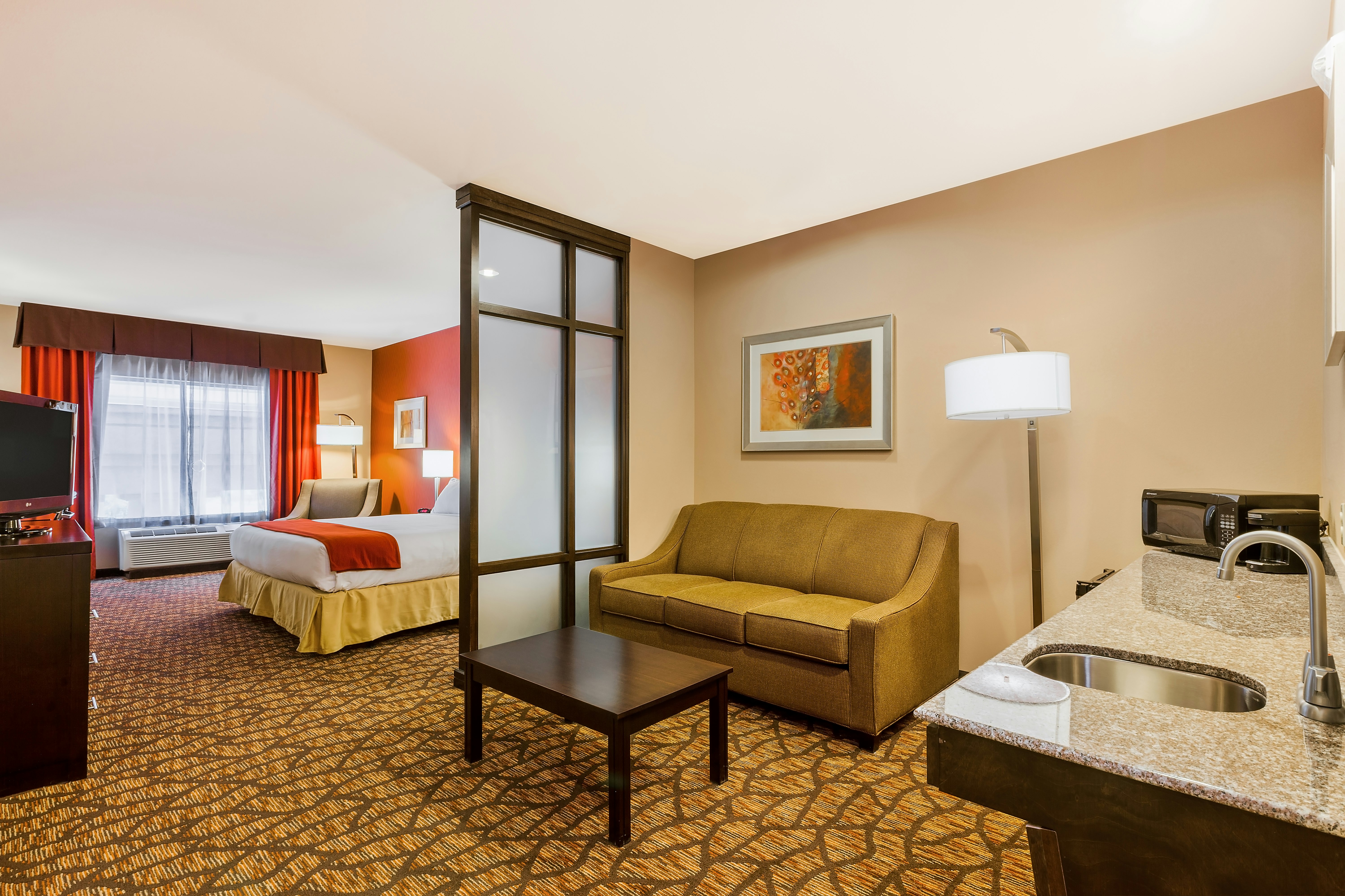 Holiday Inn Express Hotel And Suites Alpine Southeast 34/53