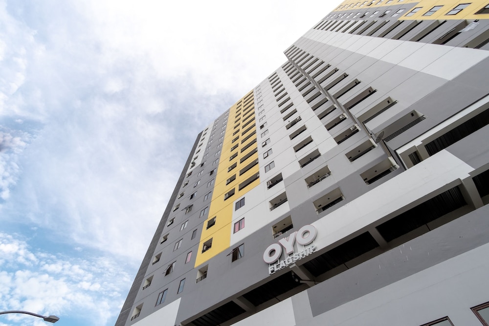 Oyo Flagship 1481 Apartemen Sentraland Medan 2/22