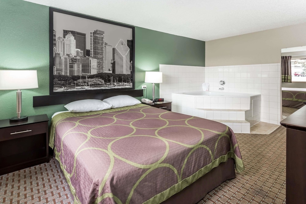 Super 8 by Wyndham Mundelein/Libertyville Area 11/45