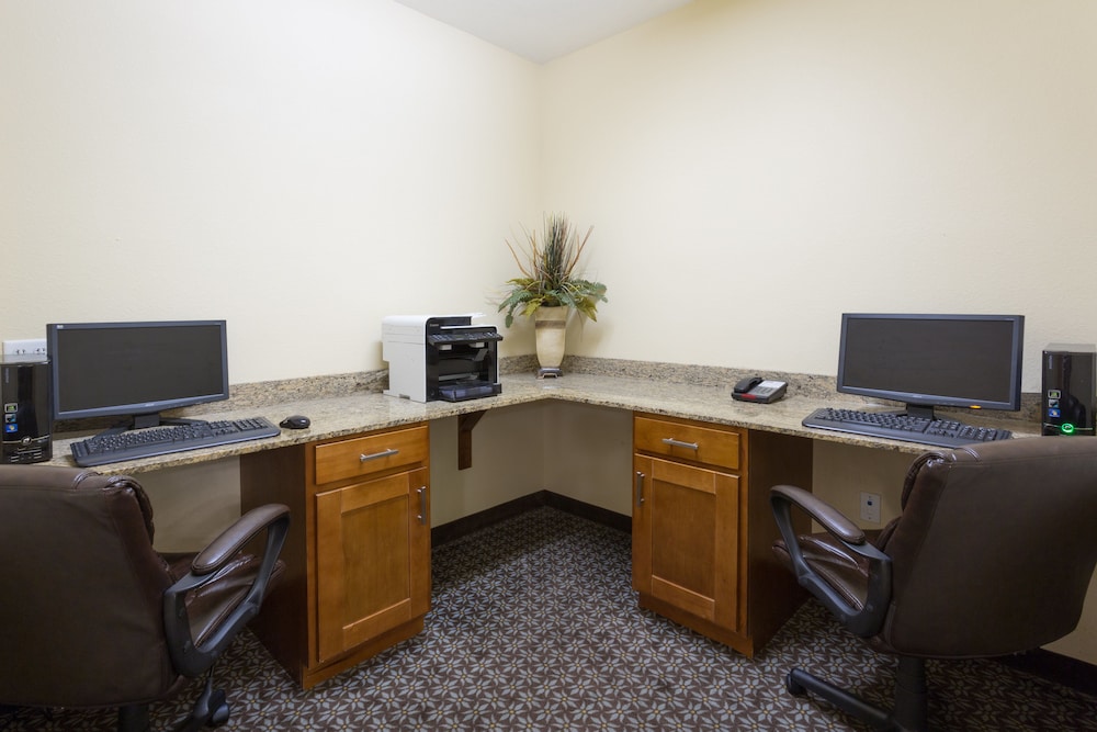 Candlewood Suites Tallahassee 37/44