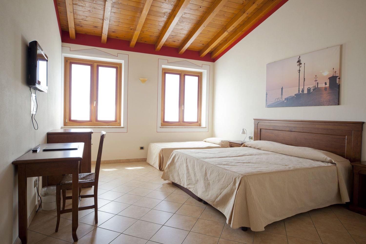 ROOM, TRIPLE
