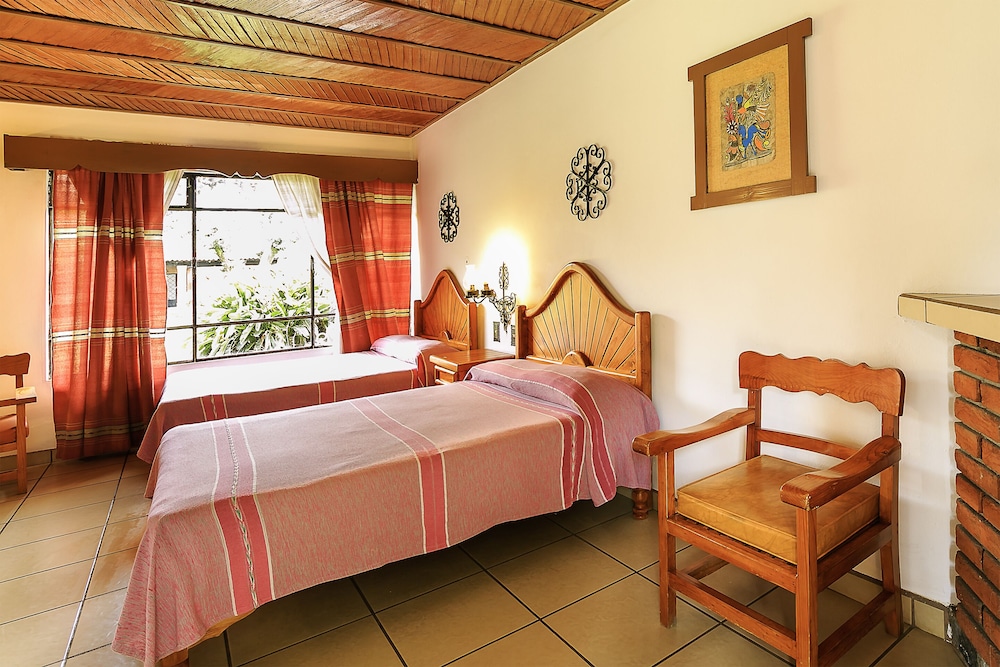 Room, 2 Double Beds, Hotel Pie de la Sierra 5/10