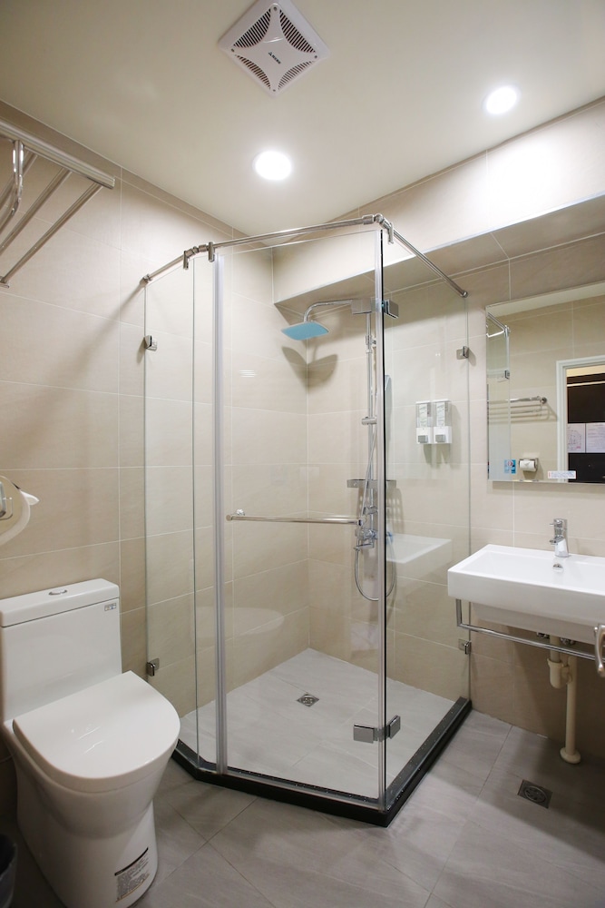 Loosha Hostel 65/69