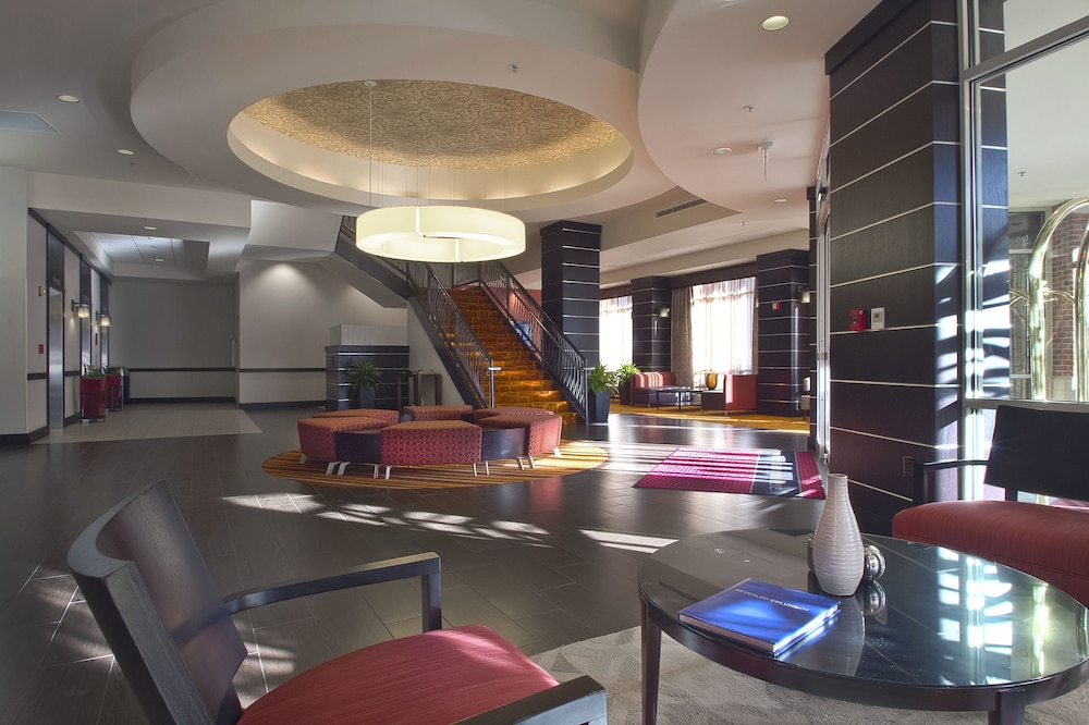 Hampton Inn Suites Columbus Downtown 52/59