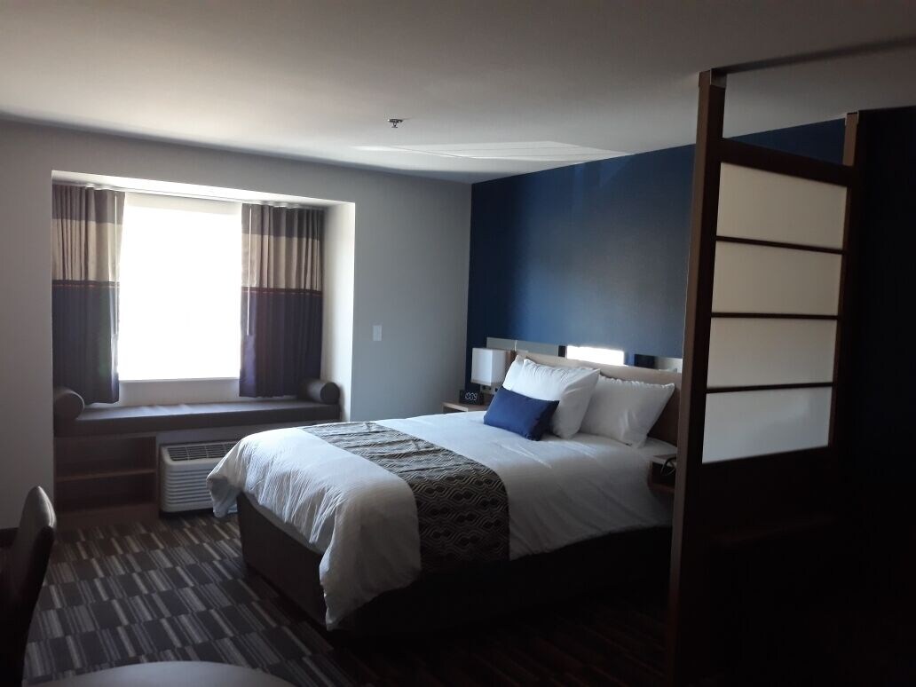 Room, Queen Bed, Accessible