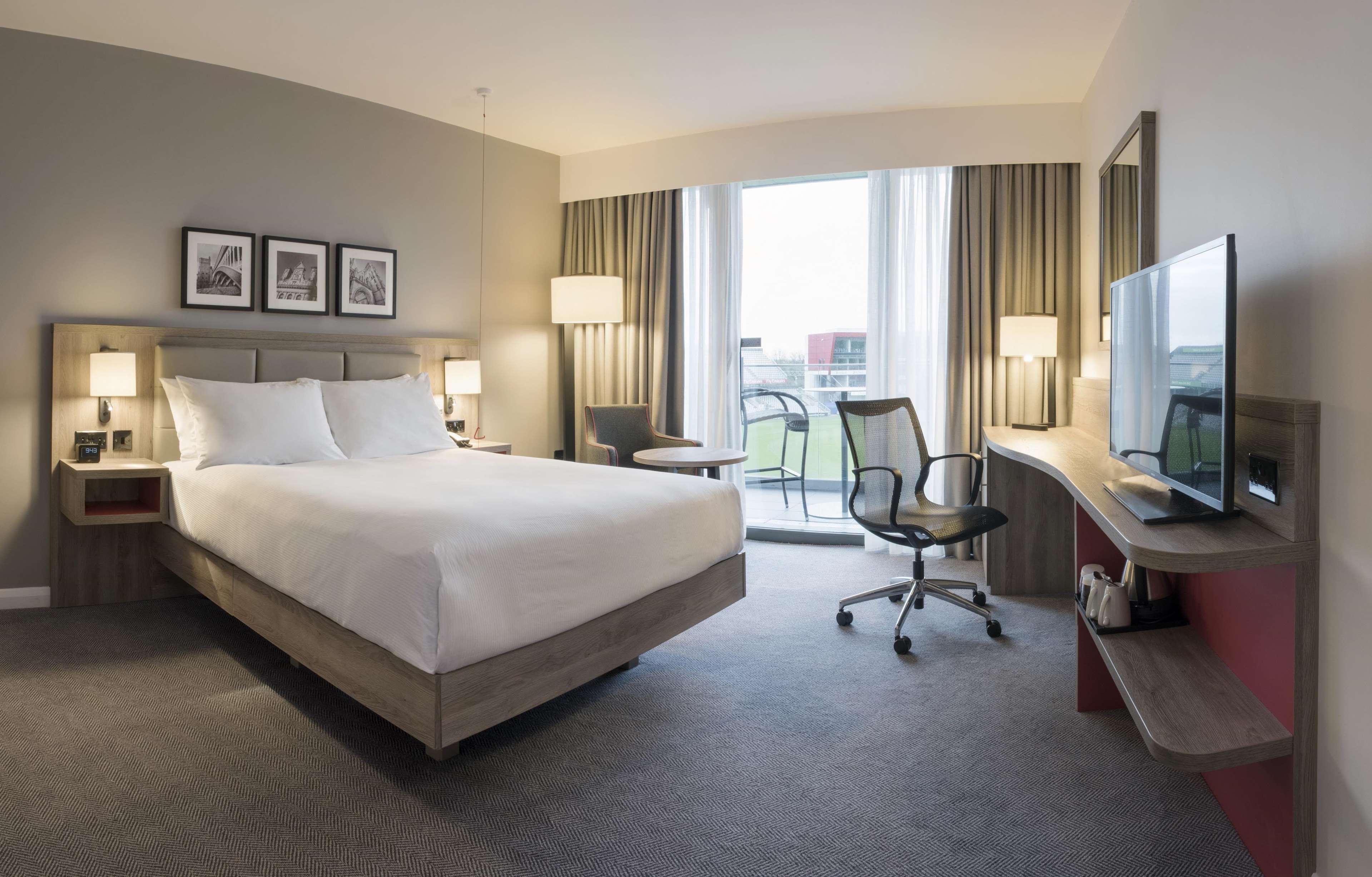ROOM, KING BED, PITCH VIEW, BALCONY, ACCESSIBLE