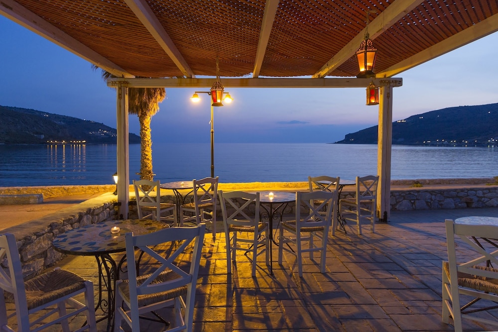 ITILO TRADITIONAL HOTEL 48/68