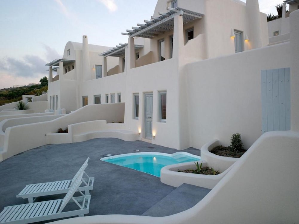 Dome Santorini Resort 44/46