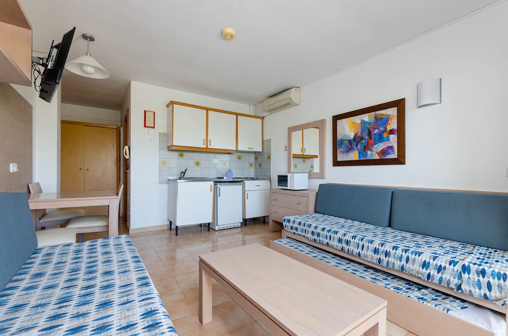 Mariners Club Apartments 20/46