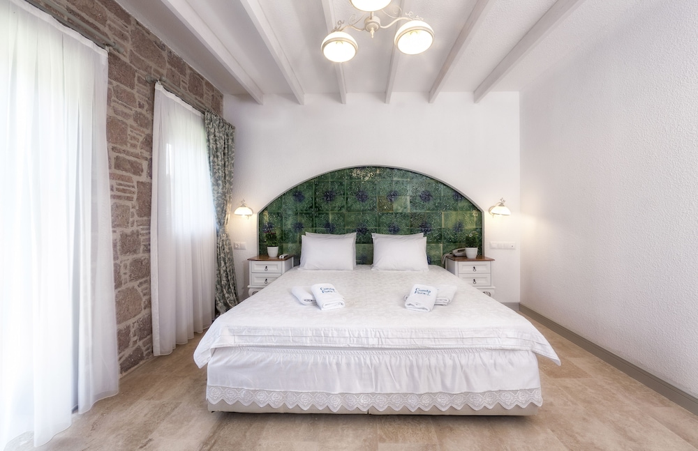 DELUXE, DOUBLE OR TWIN BED, PRIVATE GARDEN