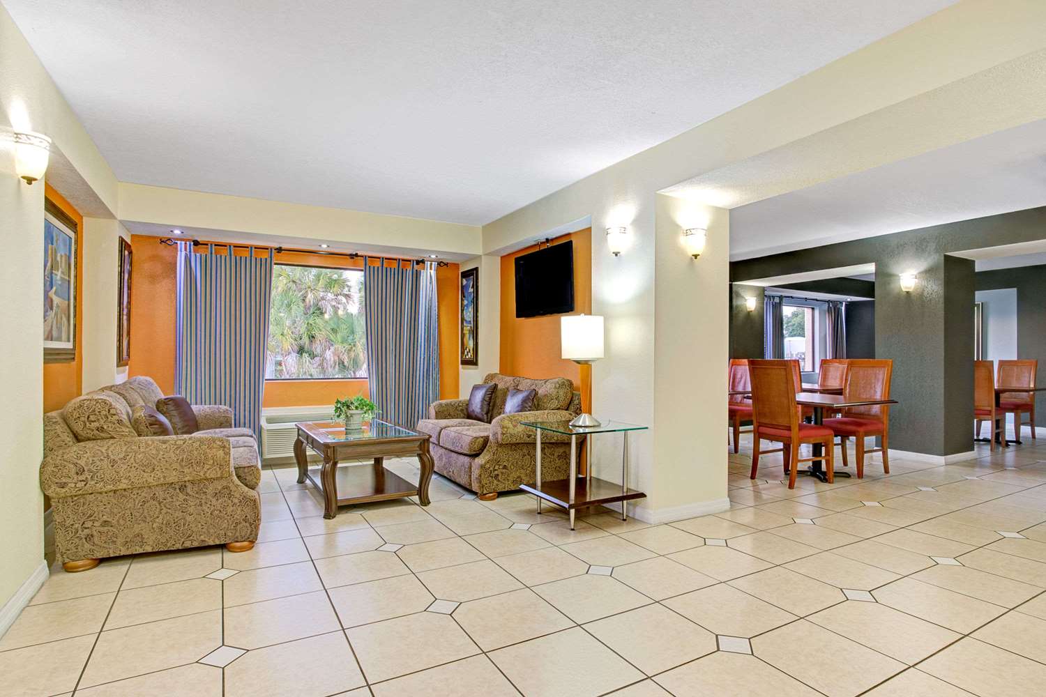 Days Inn & Suites by Wyndham Tampa near Ybor City 4/11