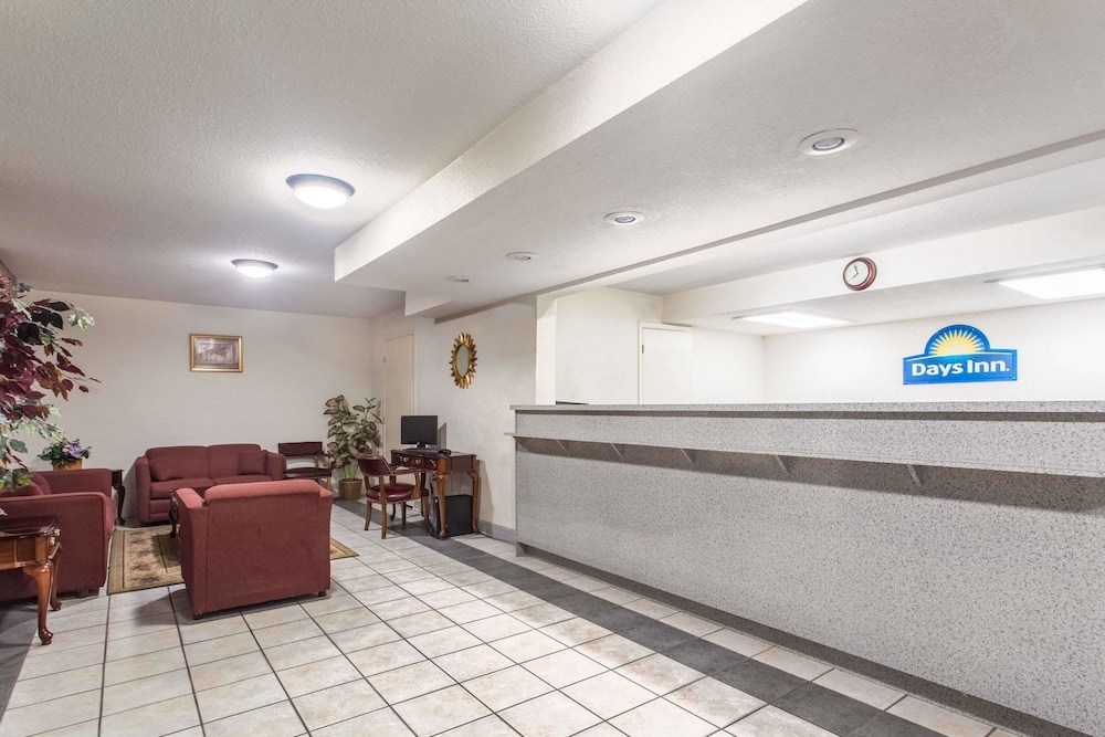 Days Inn By Wyndham Lake City I-10 7/35