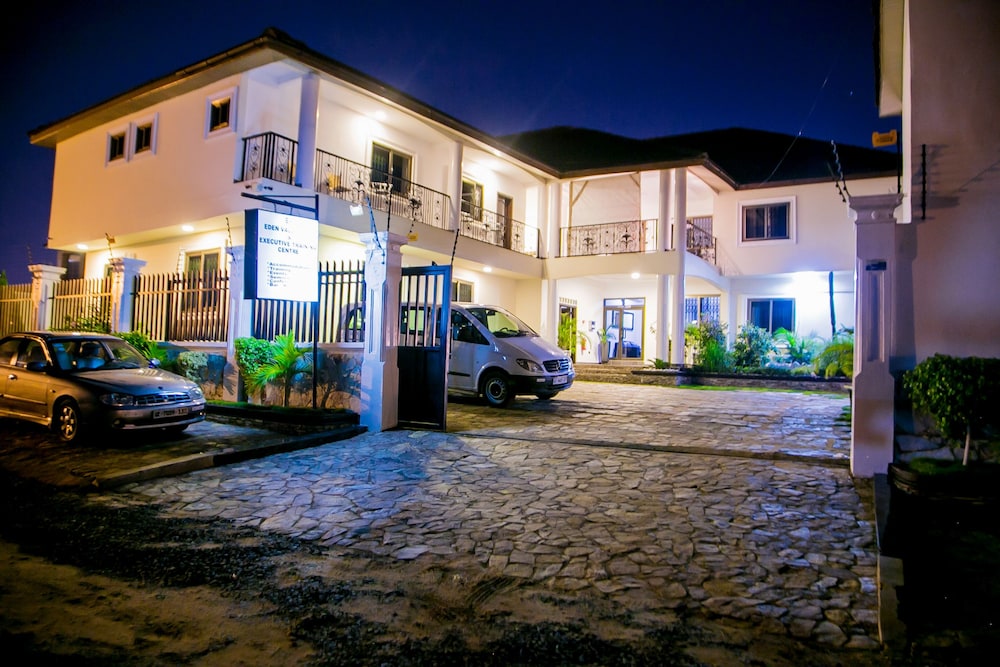 Eden Vale Hotel 42/50