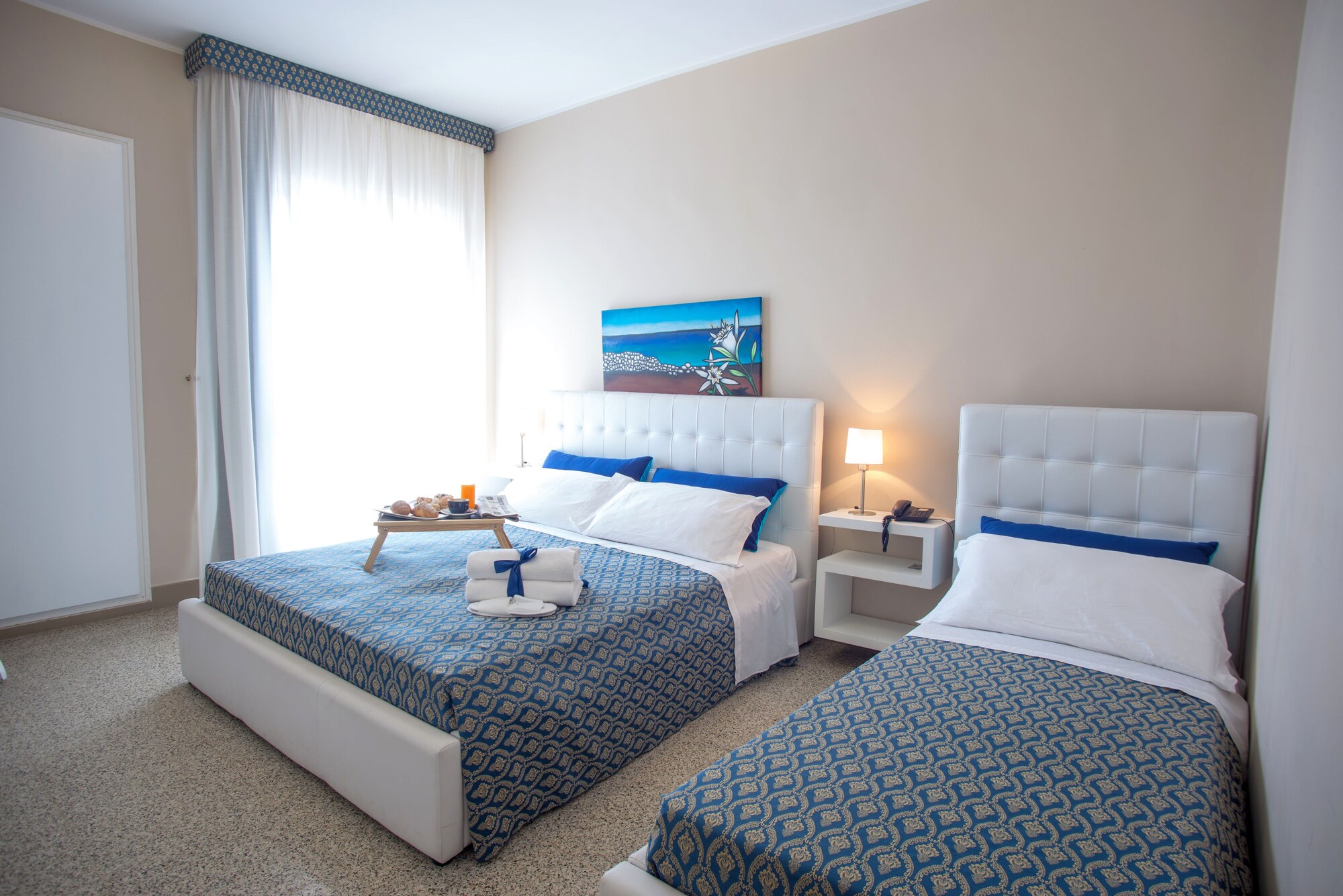 ROOM, TRIPLE