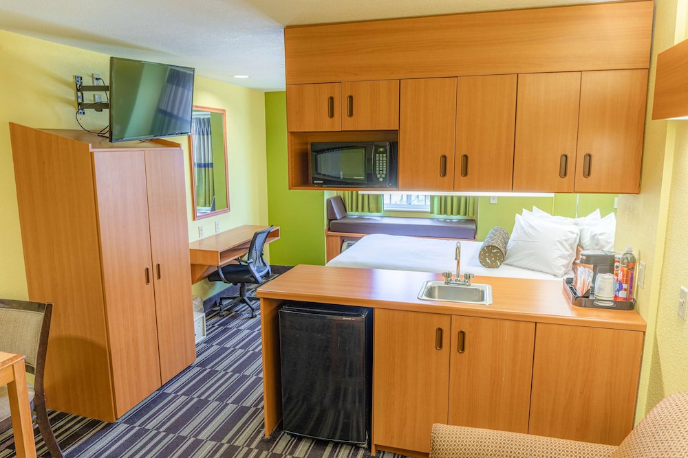 Microtel Inn Suites Kingsland 23/55