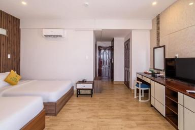 Senior, Deluxe, King Bed, City View
