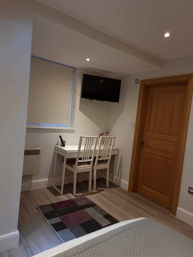 Msk Hotel 82 London 25/34