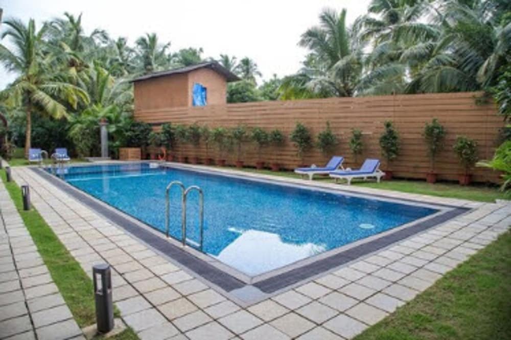 Red Fox Hotel Morjim 50/55