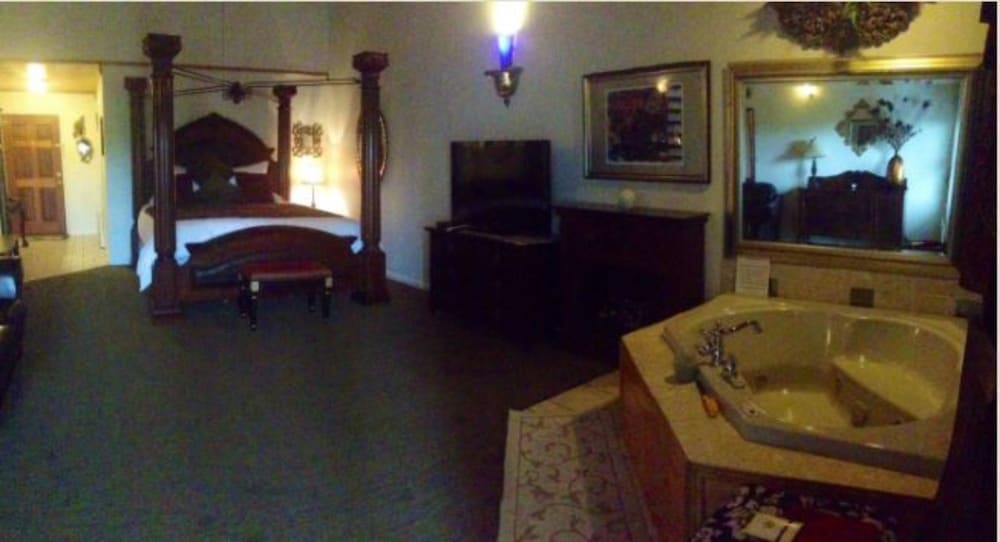 Echo Canyon Manor 53/76