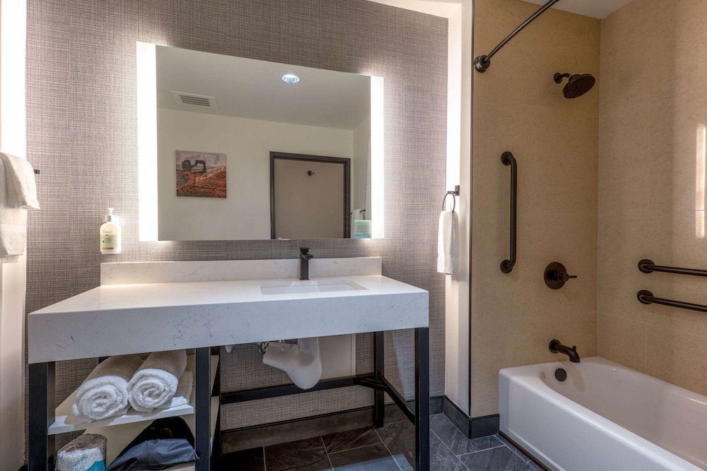 La Quinta Inn & Suites by Wyndham Yucaipa 51/51