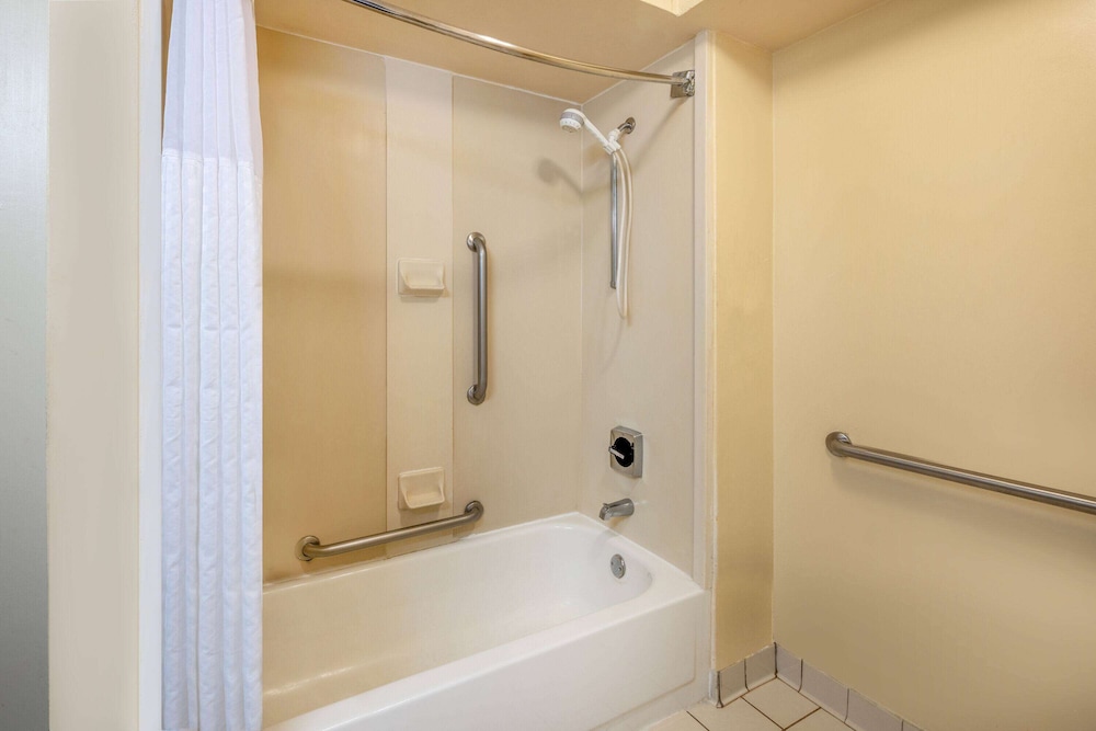 Park Inn by Radisson, Columbus State University Area 47/52
